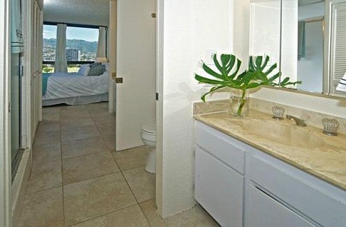 3rd image of 320 Liliuokalani Ave APT 1705