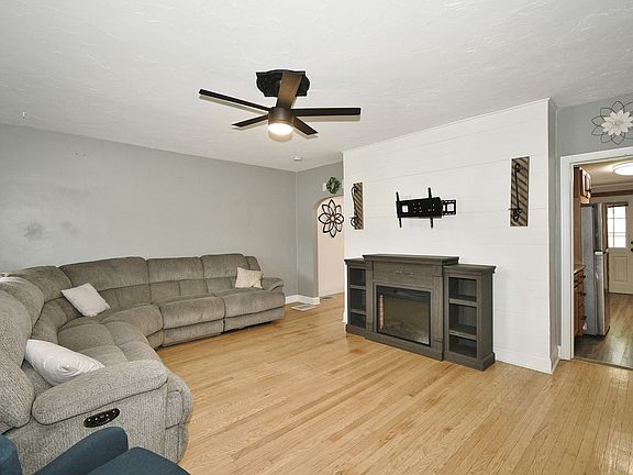 5th image of 3701 Finleyville Elrama Rd
