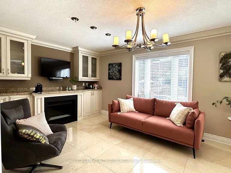 31 Ashfield Dr — Photo 8