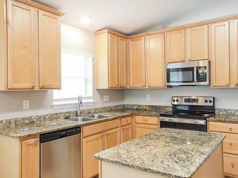 952 Silver Spring Ct — Photo 7