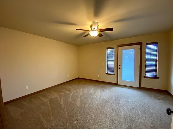Master Suite w/balcony