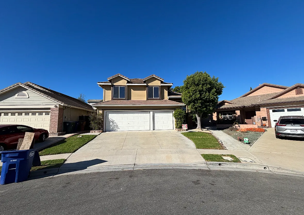 4 bed, 2.5 bath, 2200 sqft, $4,550 — Photo 1