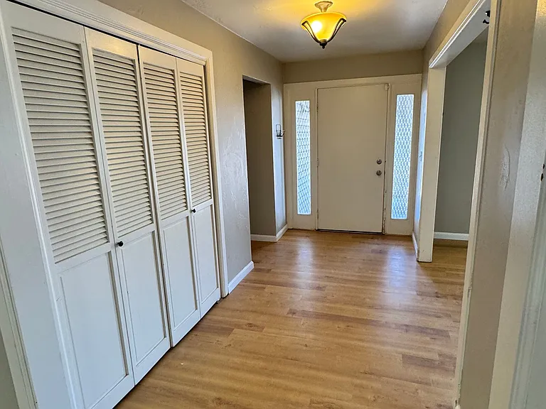 240 N 300 E — Photo 10