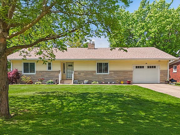 3rd image of 115 Elm Dr