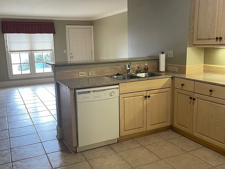 119 Chestnut St #101 — Photo 3