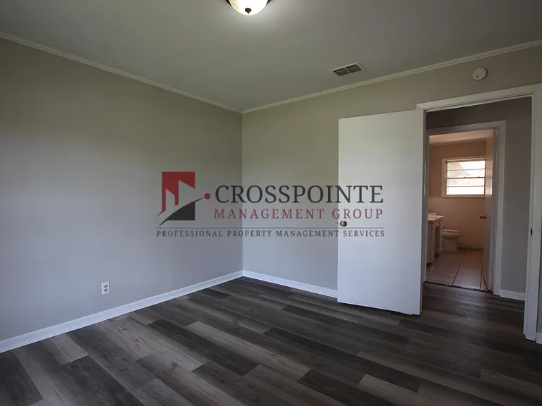 1712 Redbud Ave — Photo 12