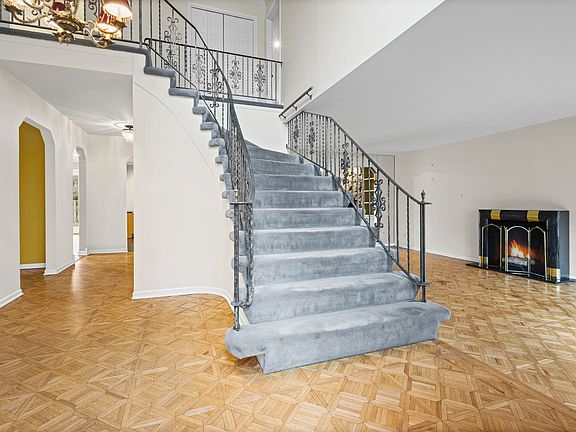 4th image of 560 Hunter Rd