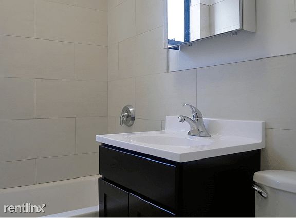 379fa56f_51_u38037_bathroom