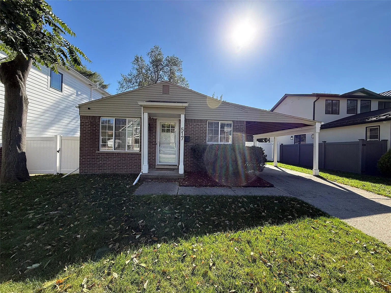 3 bed, 1.5 bath, 973 sqft, $2,300 — Photo 2
