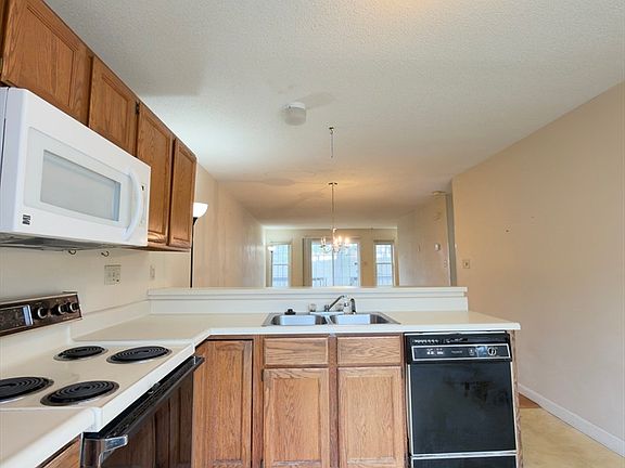 4th image of 48 Castlegate Dr Unit 48