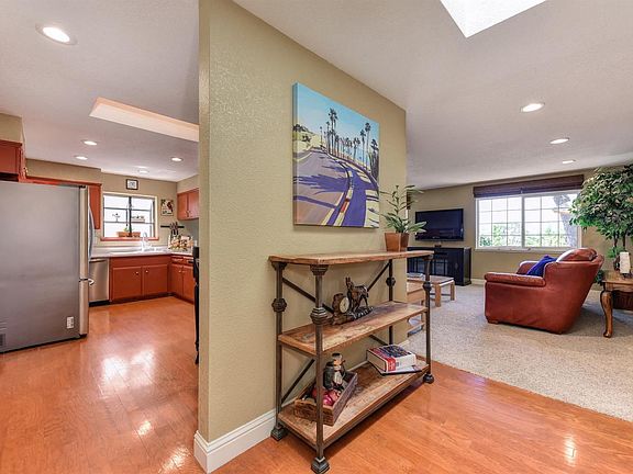 5th image of 2520 Willowdale Dr