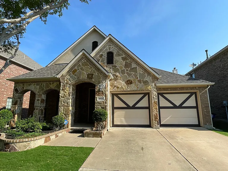 2625 Frances Ln — Photo 1
