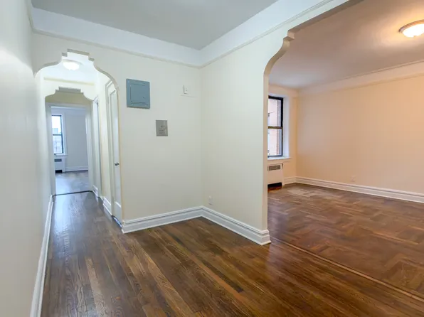 1654 East 13th Street image 3 of 7