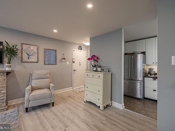 4th image of 489 N Armistead St APT 303