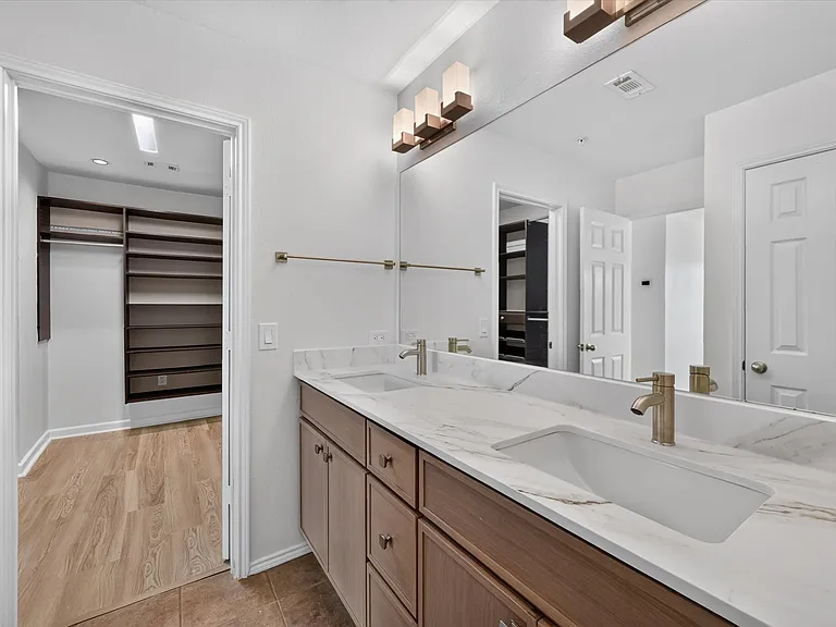 2201 Stoneleigh Pl — Photo 24