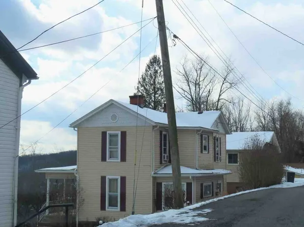 55 Adolphus St, Grafton, WV 26354