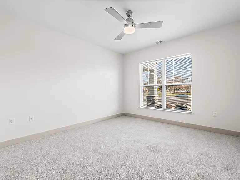 Midtown Apartments — Photo 38