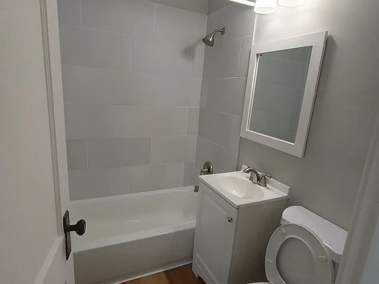 Lower East Side Milwaukee Studio and One bed Apartments- Flexible Lease Terms — Photo 9