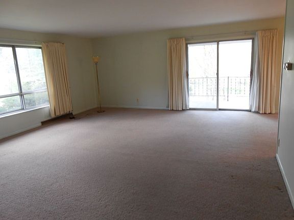 3rd image of 5 Canterbury Dr