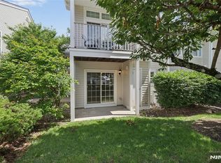 1116 Hyde Park Ct, Mahwah, NJ 07430