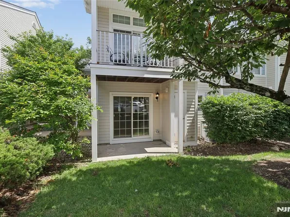 1116 Hyde Park Ct, Mahwah, NJ 07430