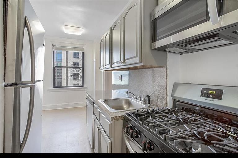 1st image of 232-254 Martine Ave #4