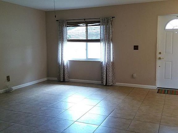 2nd image of 2202 Clubhouse Dr Unit 189