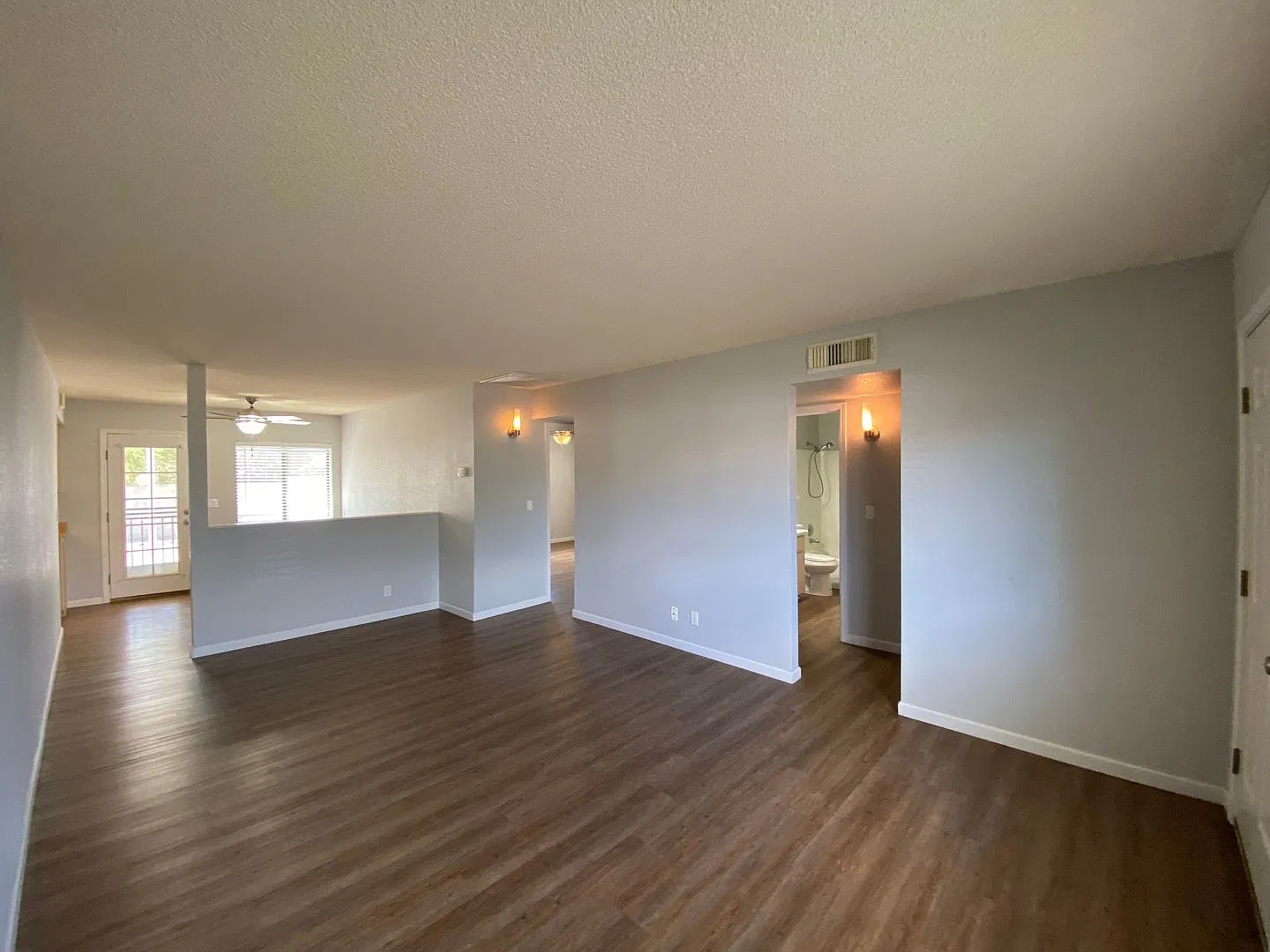 2 Bedroom 2 Bathroom Town Home — Photo 2