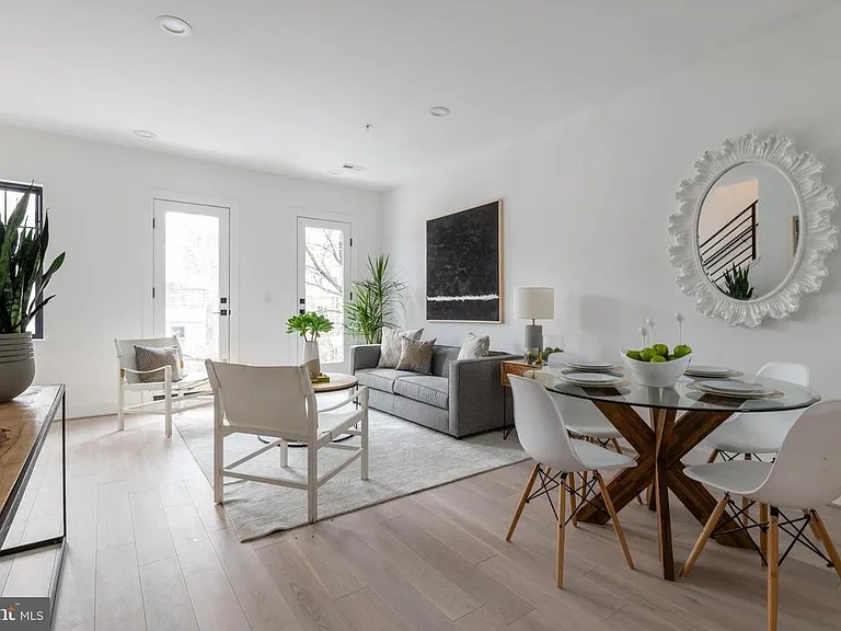 1411 Oak St NW — Photo 2