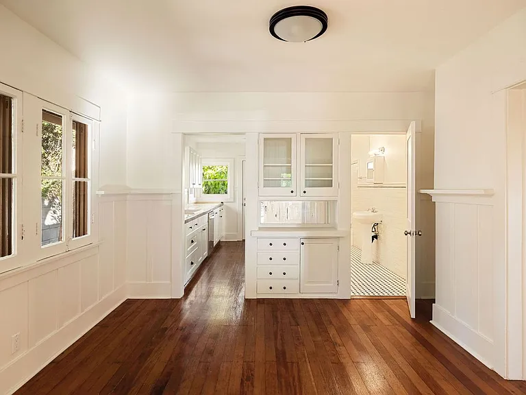 1123 W Kensington Rd — Photo 4
