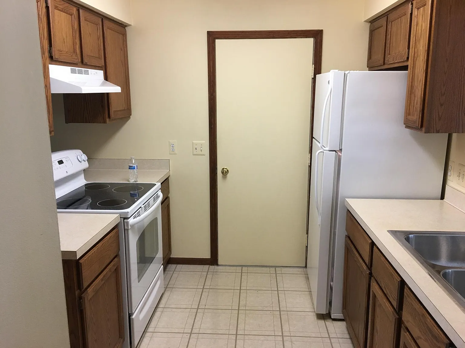 2 bed, 1.5 bath, 1200 sqft, $1,600 — Photo 2