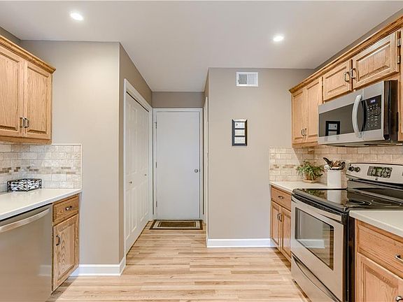 5th image of 300 Porter Dr
