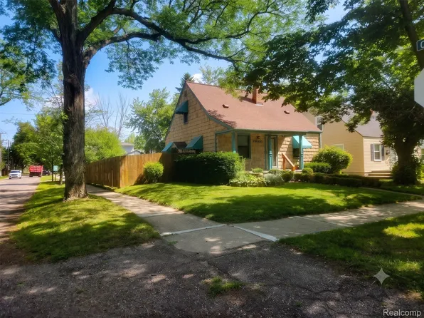 1815 Bowers St, Birmingham, MI 48009