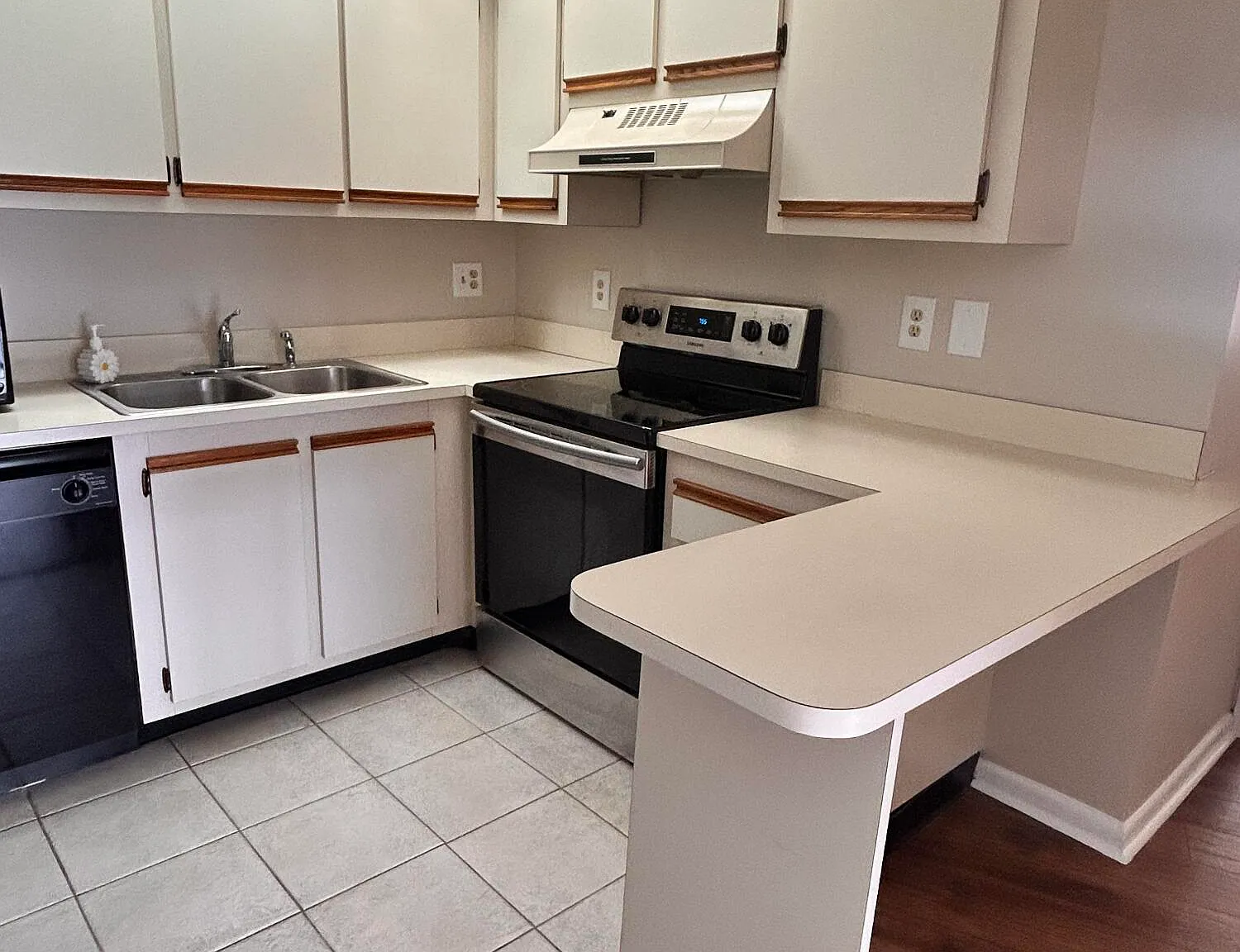 2 bed, 2.0 bath, 903 sqft, $1,750 — Photo 2