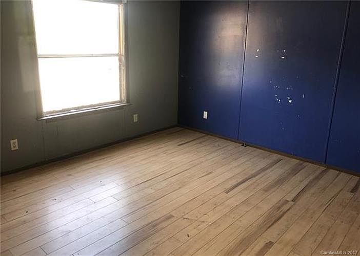 2nd image of 548 Azalea Cir #548