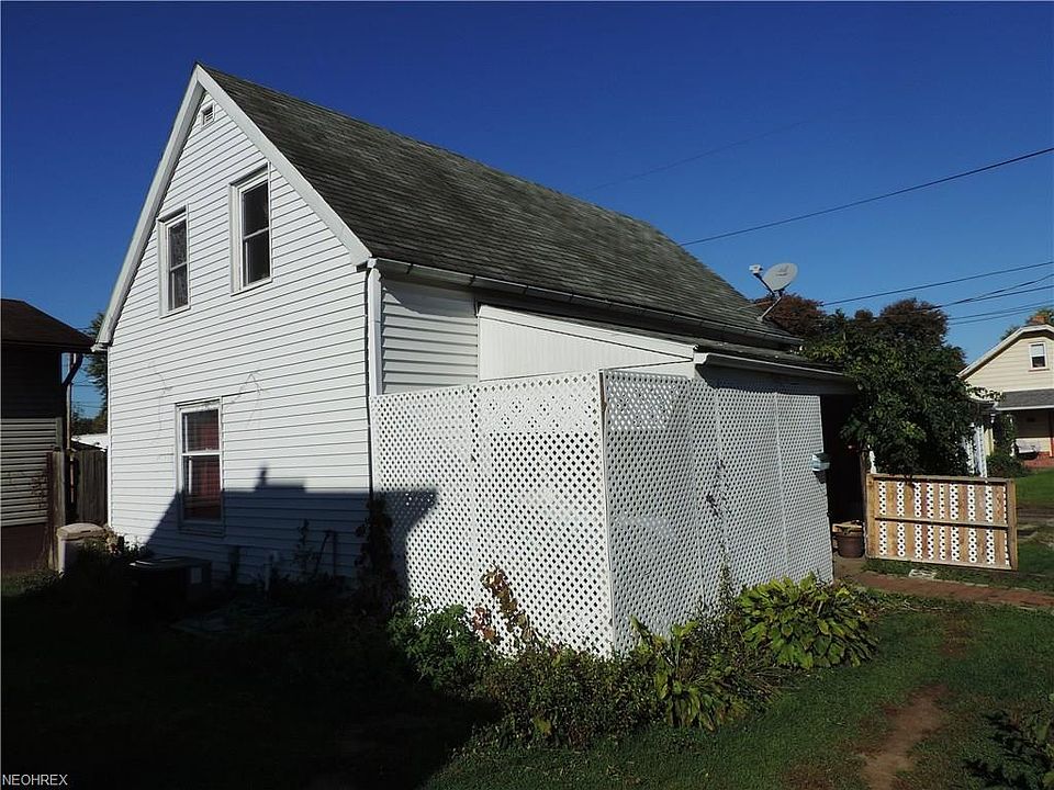 2nd image of 136 12th St NE