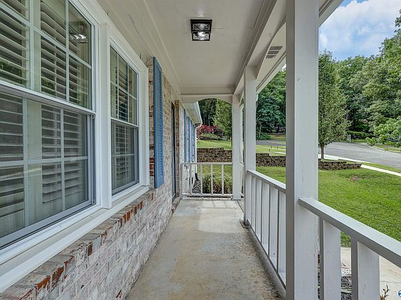 3rd image of 706 Shirley Ct SE