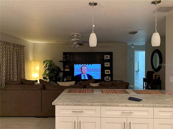 5th image of 160 Evelyn Ct