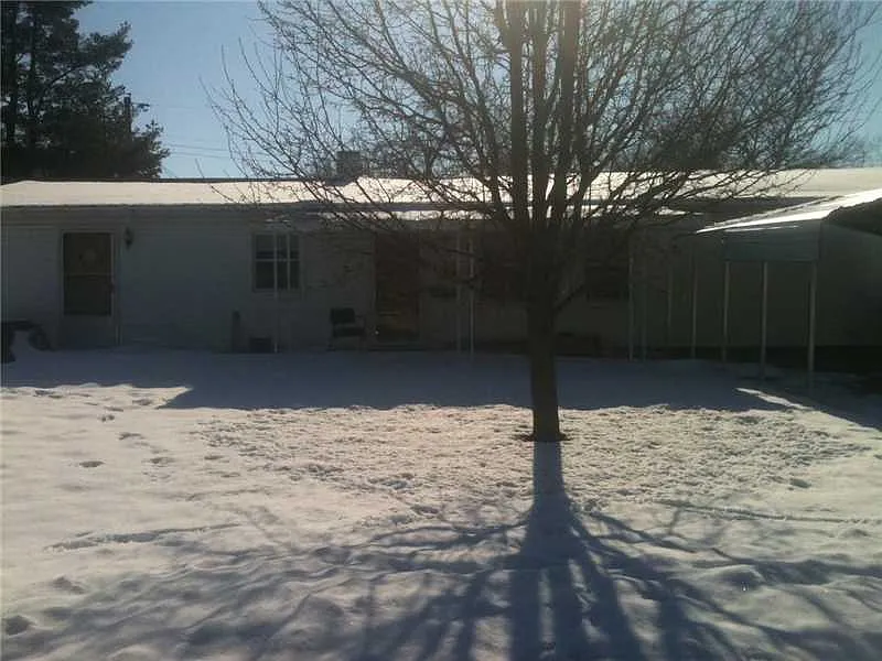 443 Pleasant Dr photo 1
