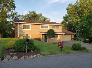 8 Overlook Dr, Bridgeport, WV 26330