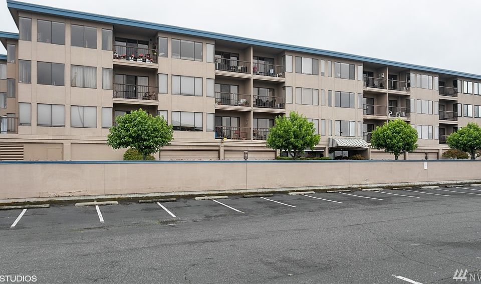Mariner Manor is one of the most desirable Condominium Complexes in Des Moines  