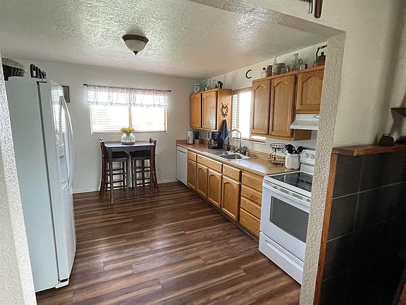 5th image of 713 Sierra St