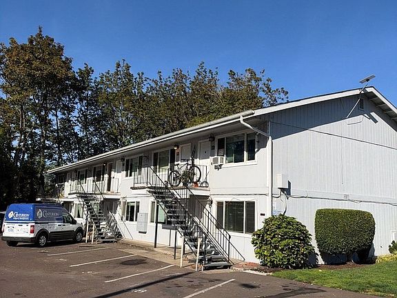 2nd image of 1015 5th Ave SW APT 1