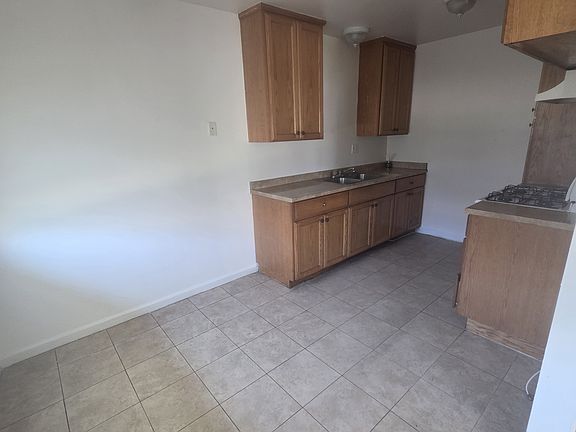 3rd image of 942 W Bishop St APT 2