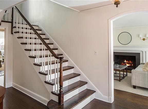 4th image of 18 Greenfield Ave