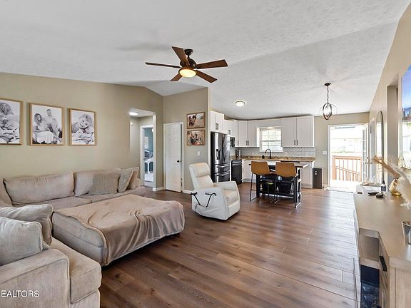 3rd image of 509 Delores Dr