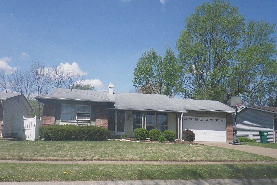 1st image of 2845 Radcliffe Dr