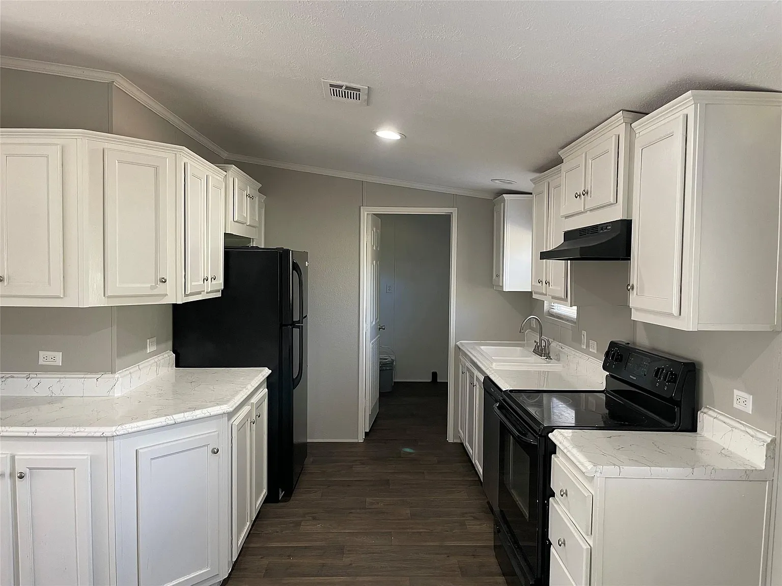 3 bed, 2.0 bath, 1364 sqft, $1,600 — Photo 4