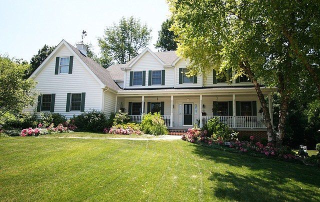 Welcome to 623 White Oak Way in Yorkville.  This is my Favorite neighborhood!