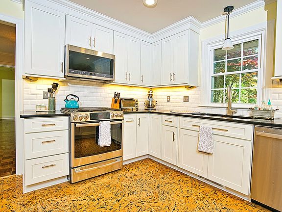 2nd image of 108 Hidden Lake Ct